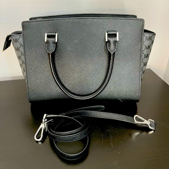 Michael Kors - Picture 1 of 4